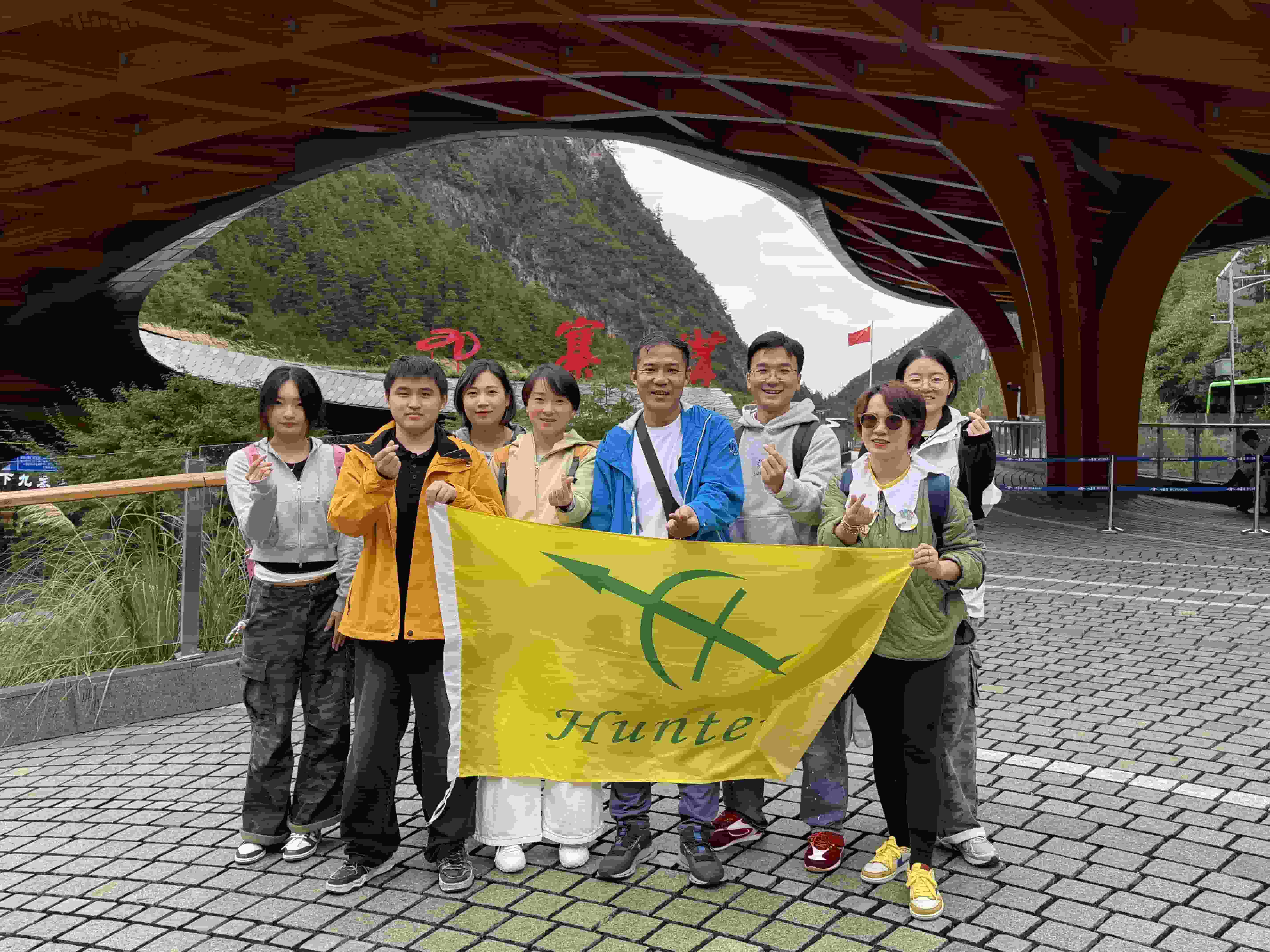 పర్వతాలు మరియు సముద్రాలు దాటి, హస్తకళను ఏకం చేయడం | షాంఘై వీసా ప్లాస్టిక్స్ యొక్క డాక్యుమెంటరీ